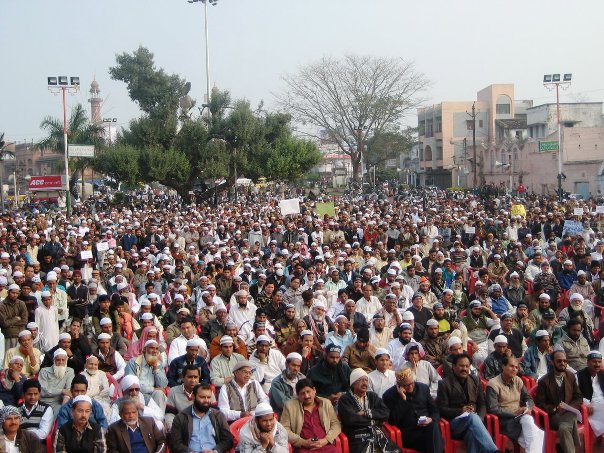 آلاف المسلمين الهند يحتجون على أحداث غزة ويطالبون بتحريك الجيوش للدفاع عن غزة 